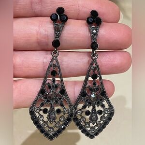 Chic Black Teardrop Earrings